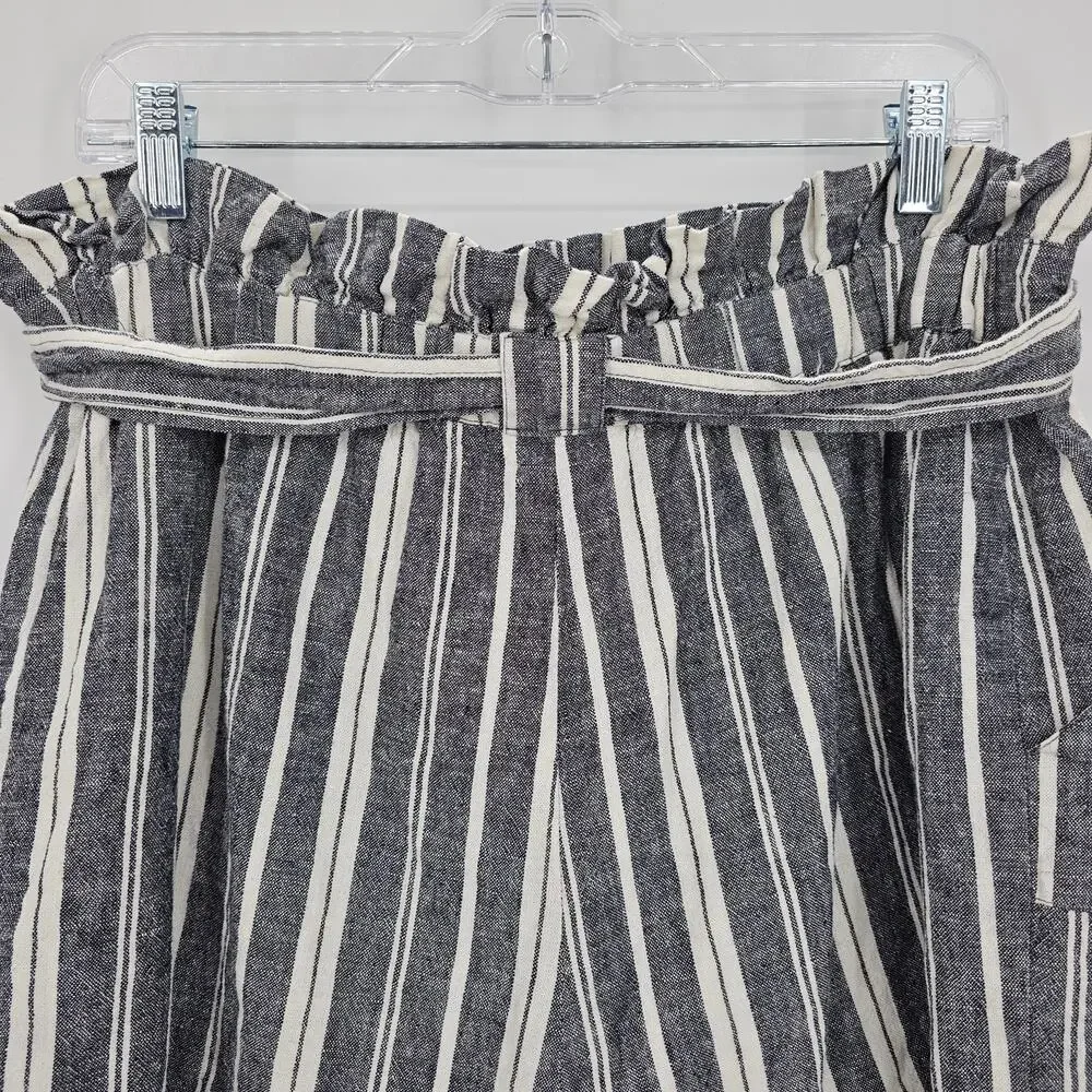 Cupcakes and Cashmere Womans size L Monterey Paper Bag Striped Shorts Grey/White